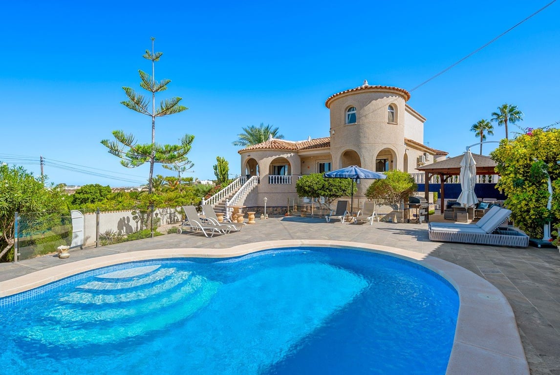 Villa in Cox