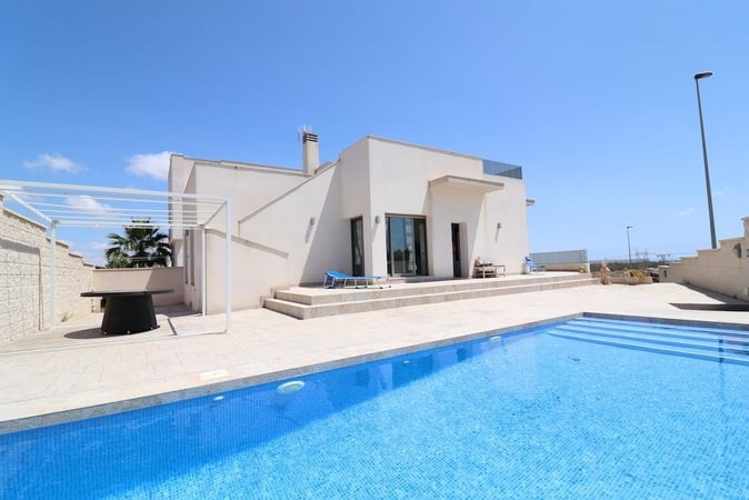 Villa in San Miguel de Salinas - view 1