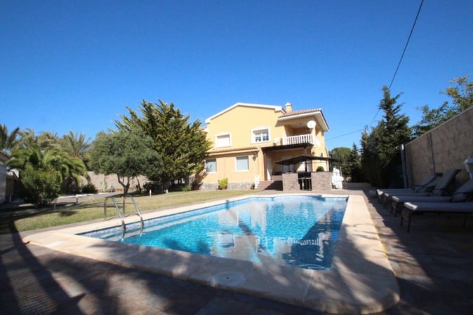 Villa in La Zenia - view 1