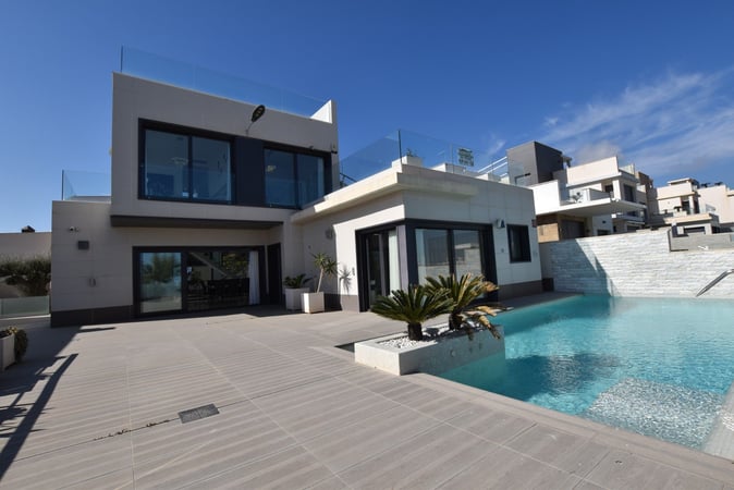 Villa in San Miguel de Salinas - view 1