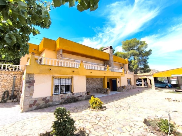 Villa in Yecla - view 1