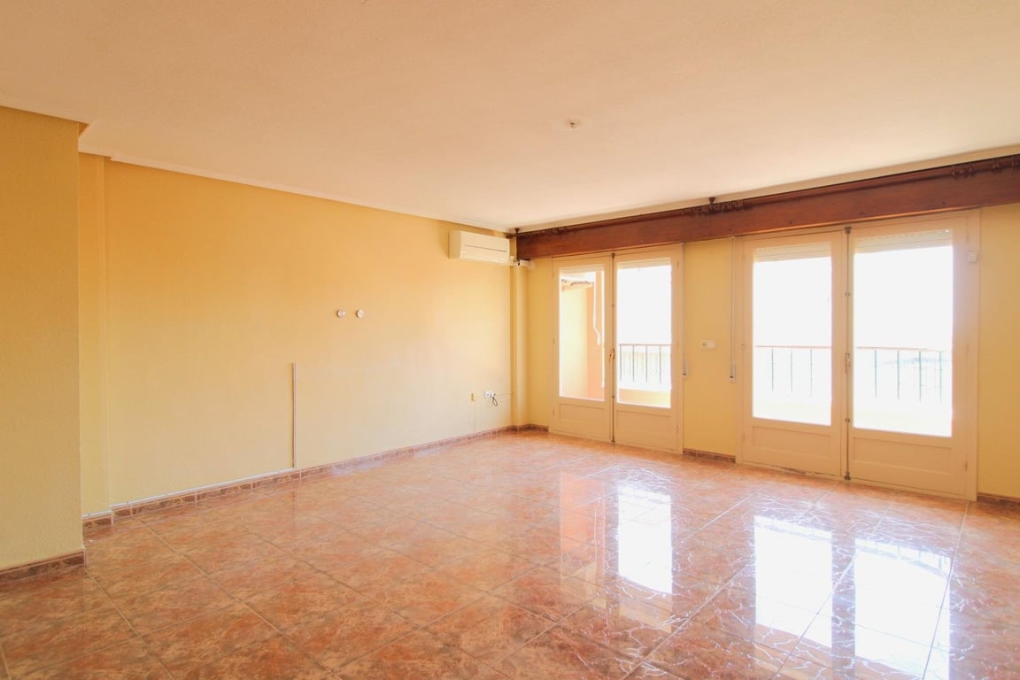 Apartment in Torrevieja - Image 2