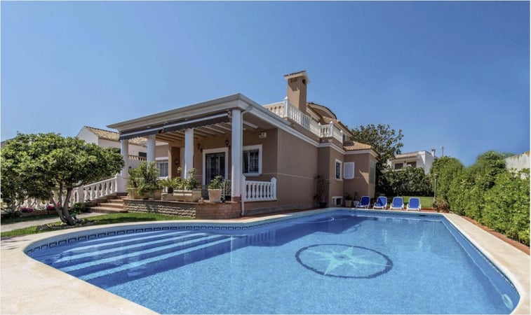 Villa in Torrelamata - view 1