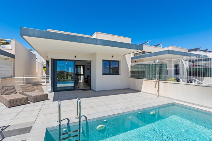 Villa in San Miguel de Salinas - view 1