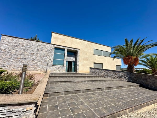 Villa in Yecla - view 1