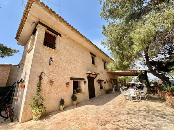 Villa in Yecla - view 1