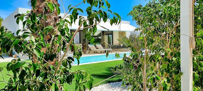 Villa in Desamparados - view 1