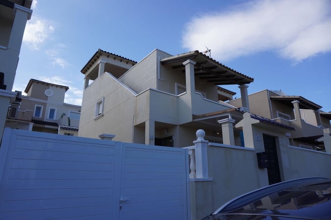 Villa in Villamartin - view 1