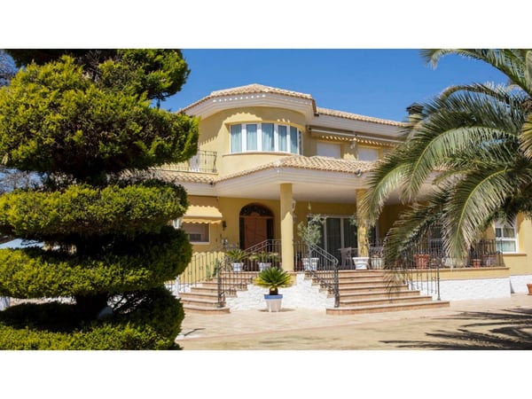 Villa in Yecla - view 1