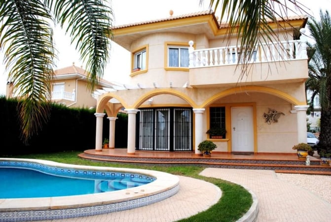Villa in La Zenia - view 1