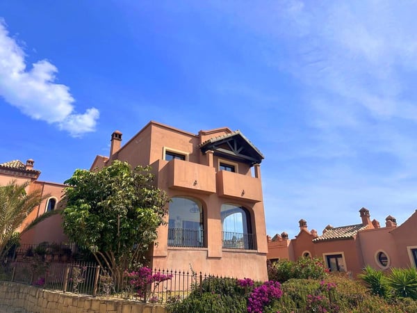 House in Estepona - view 1