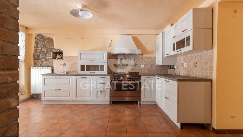 House in Monterubiaglio - view 1
