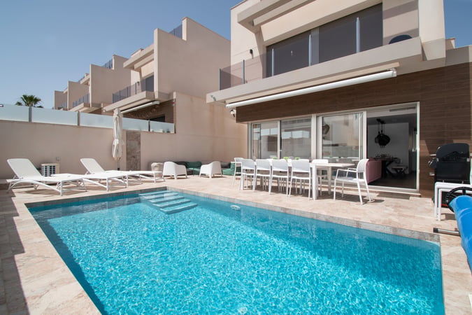 Villa in Villamartin - view 1