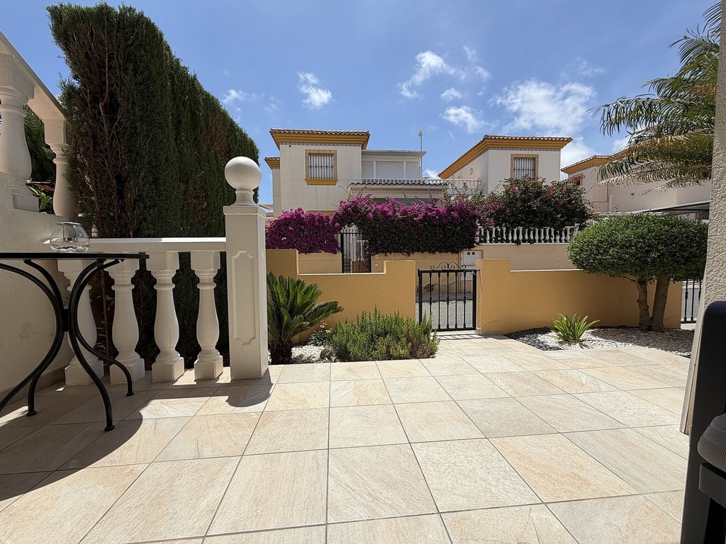 Apartment in Dehesa de Campoamor - Image 2