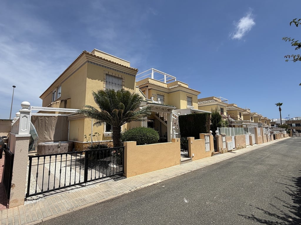 Apartment in Dehesa de Campoamor - Image 3