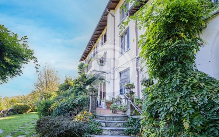 Villa in Stresa - view 1