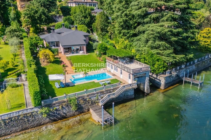 Villa in Limonta - view 1