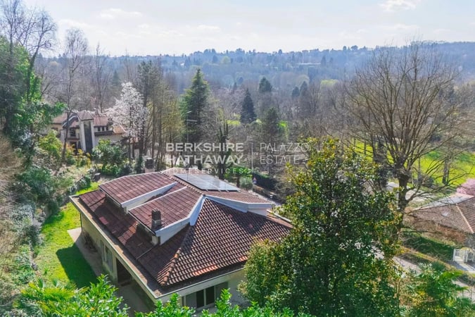 Villa in Carimate - view 1