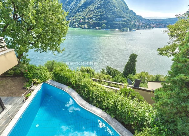Villa in Como - view 1
