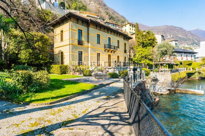 Villa in Moltrasio - view 1