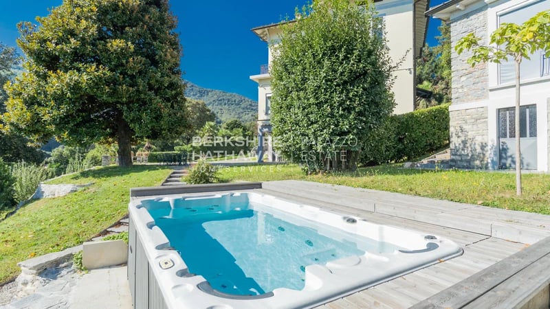 Villa in Como - view 1