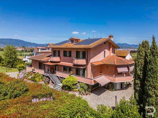 Villa in Quarrata - view 1