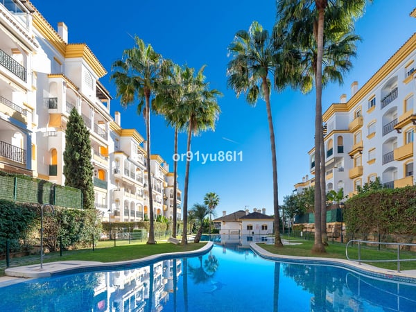 Apartment in Nueva Andalucia - view 1