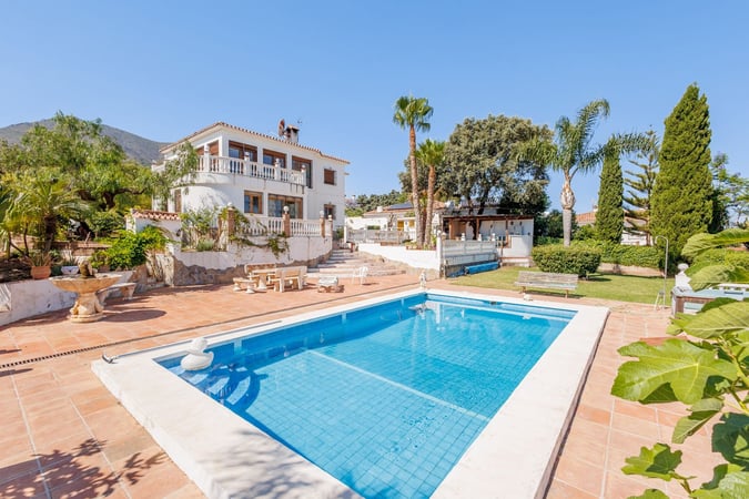 Villa in Alhaurin el Grande - view 1