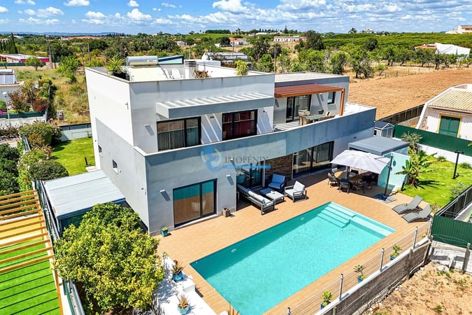 Villa in Guia - view 1