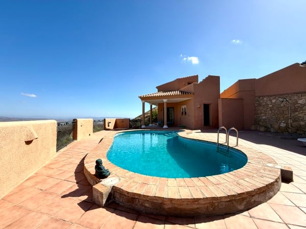 Villa in Loma Cabrera - view 1