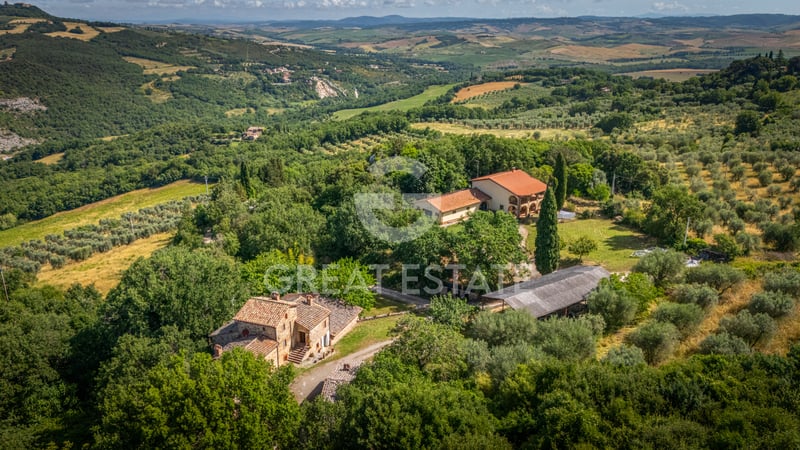 House in Castiglione d'Orcia - view 1