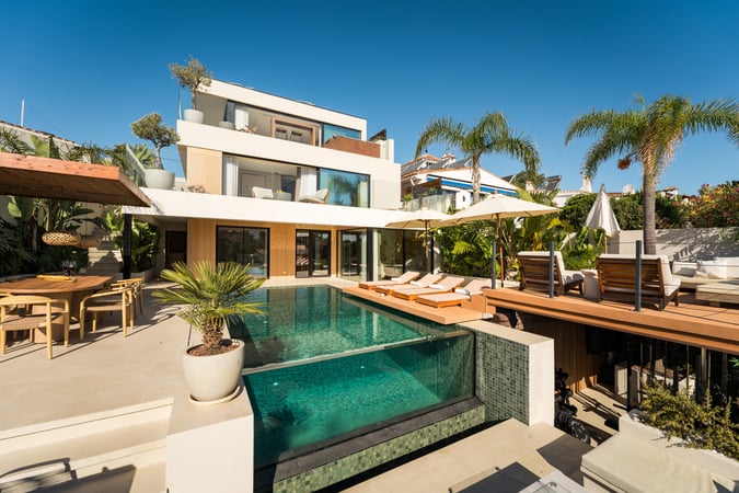 Villa in Nueva Andalucia - view 1
