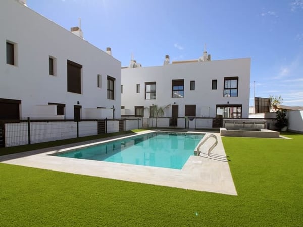House in Pilar de la Horadada - view 1