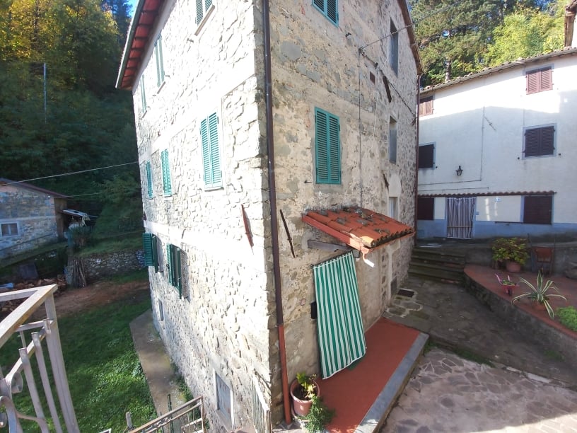House in Camporgiano - Image 2