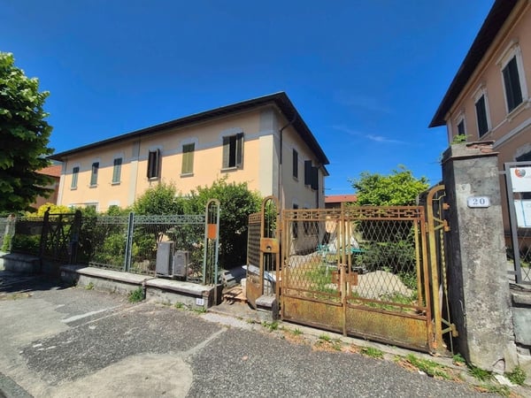 House in Barga - view 1