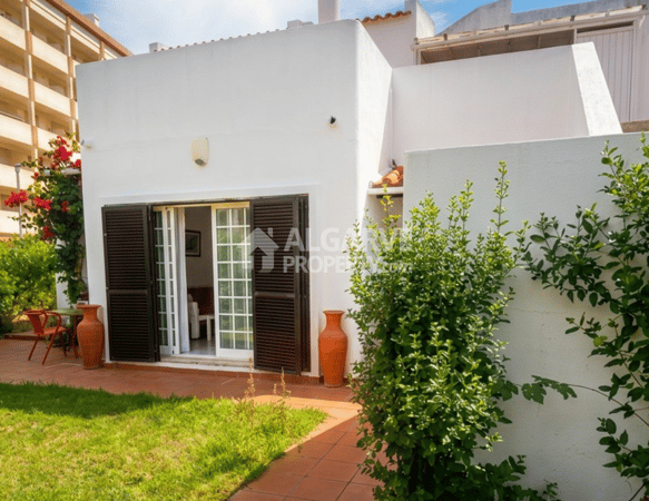 Villa in Quarteira - view 1
