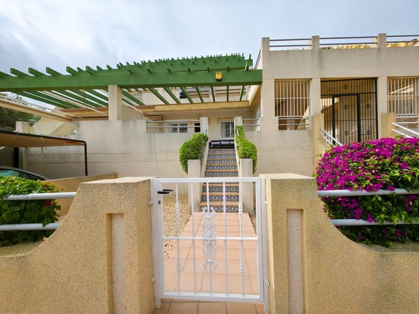 Apartment in Villamartin - view 1