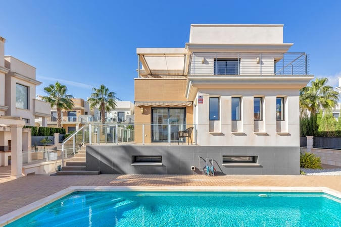 Villa in Dehesa de Campoamor - view 1