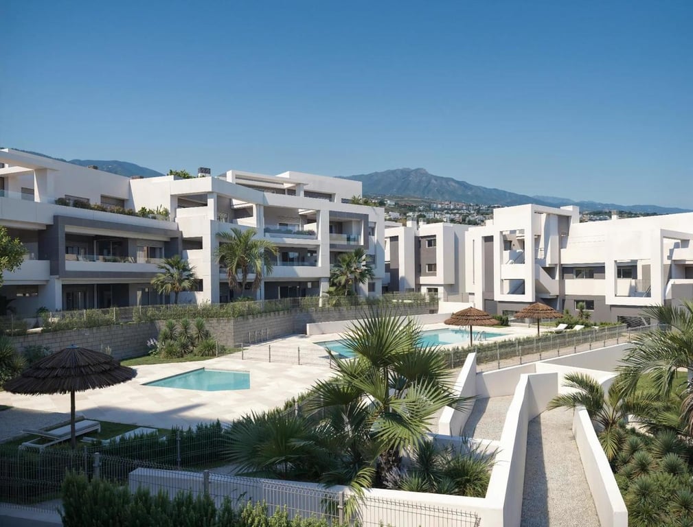 Apartment in Estepona - Image 2