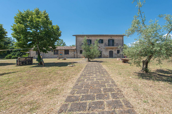 House in Arce - view 1