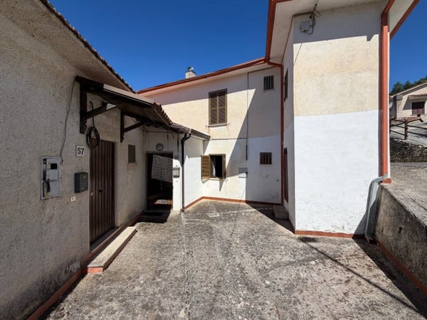House in Rocca d'Arce - view 1
