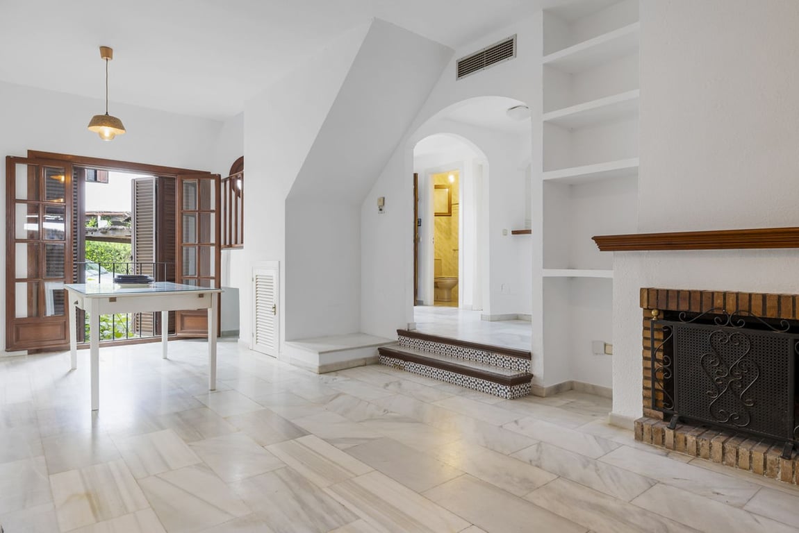 House in Estepona - Image 2