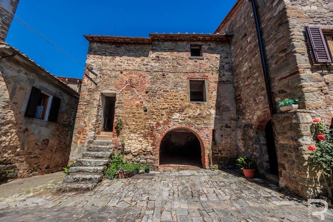 House in Bucine - view 1