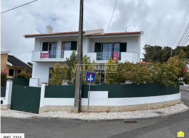 Villa in Estoril - view 1