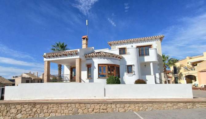 House in Algorfa - view 1
