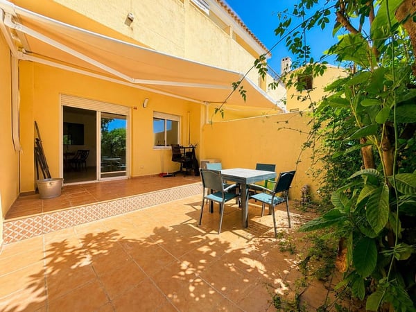 Villa in Estepona - view 1