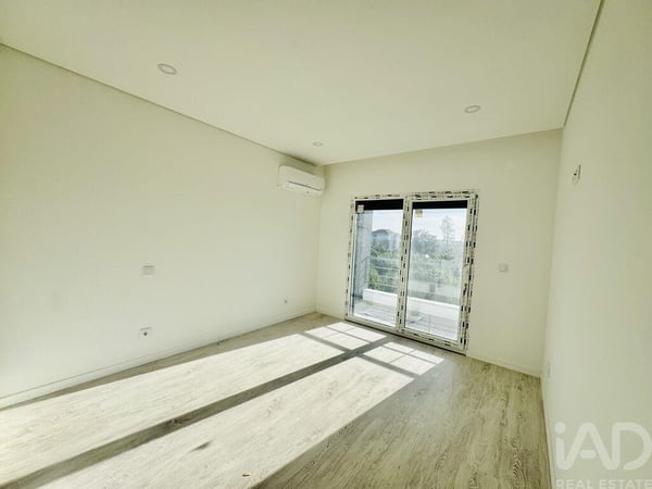 Apartment in Seixal - view 1