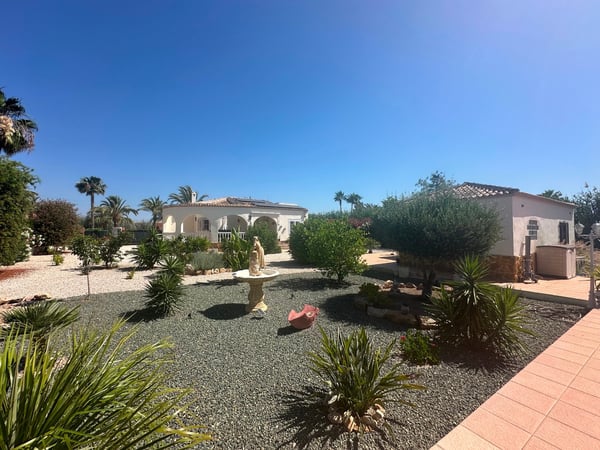 Villa in Catral - view 1
