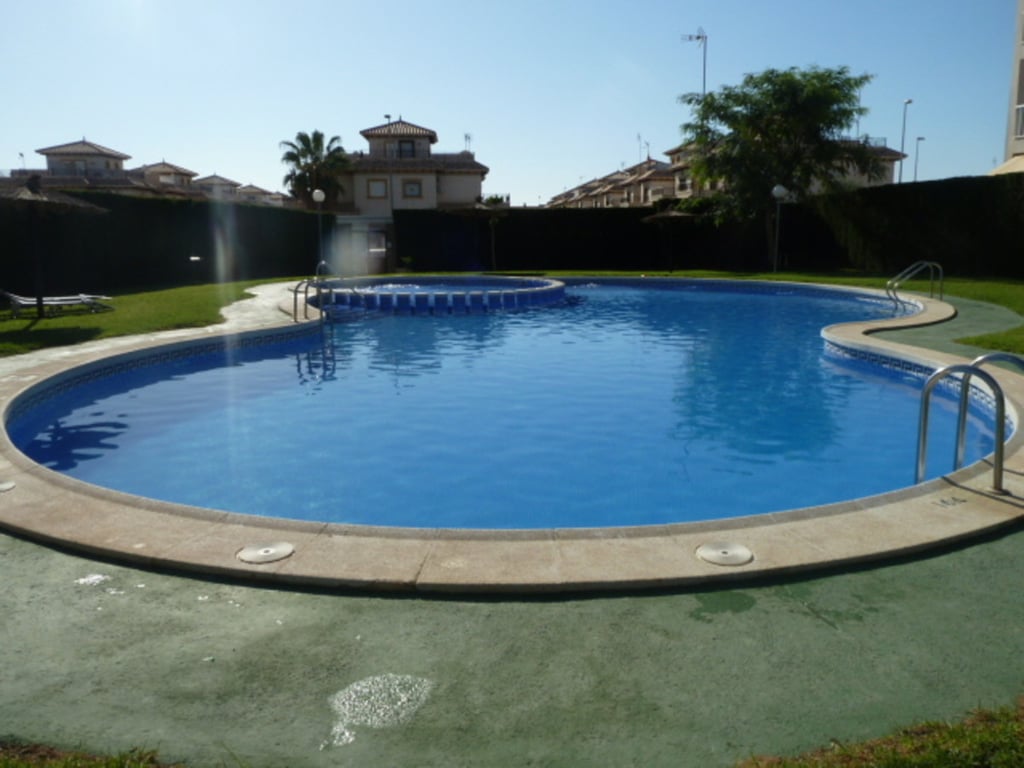 Apartment in Cabo Roig - Image 2