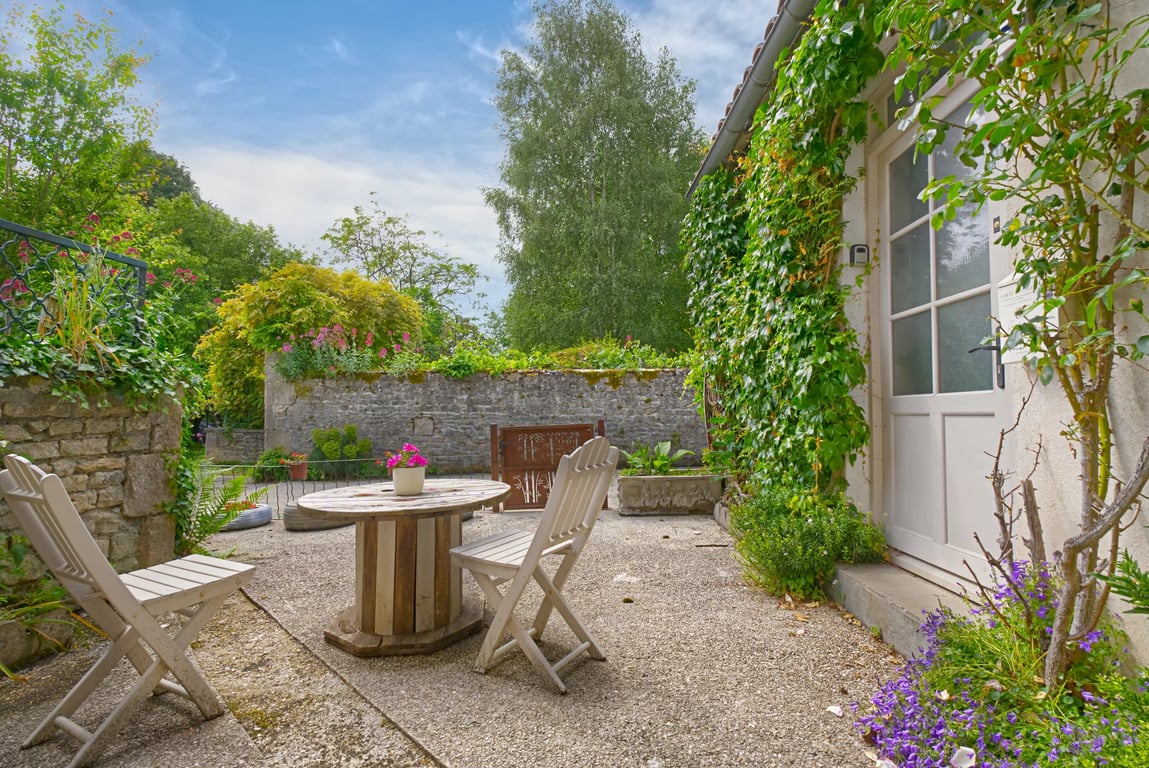 House in Nanteuil-en-Vallee - Image 2